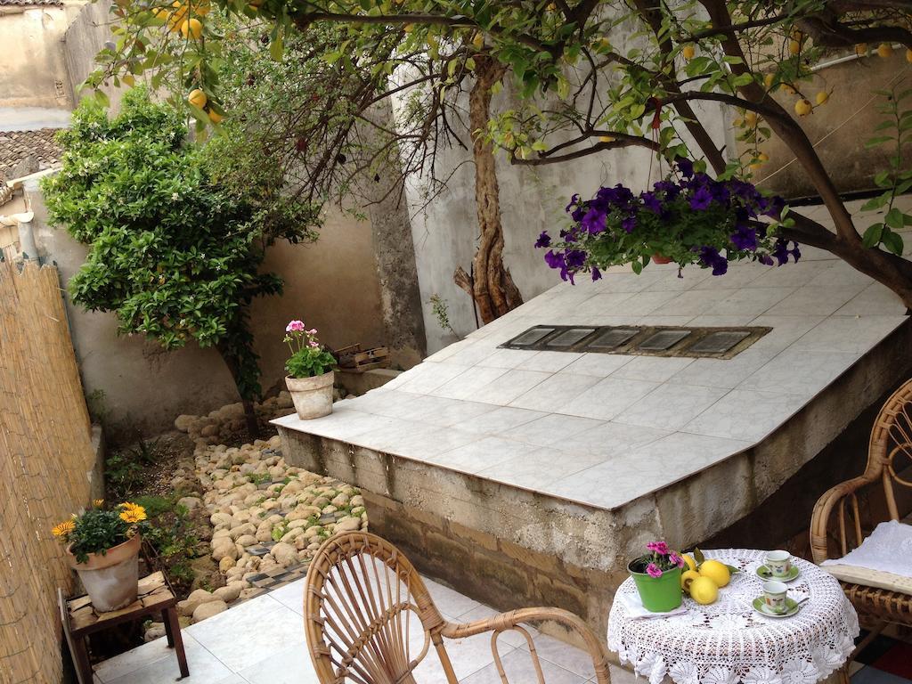 Villa Case Vacanze Le Rose Noto Exterior foto